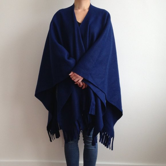 *NWOT* Navy Blue Cozy Polar Fleece Poncho Blanket - Picture 3 of 9